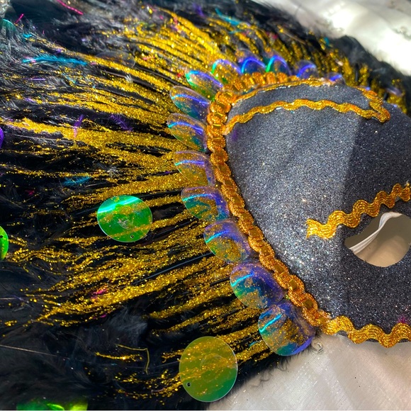 Black Feathers Venetian Carnival Masquerade Face Mask - Picture 2 of 3
